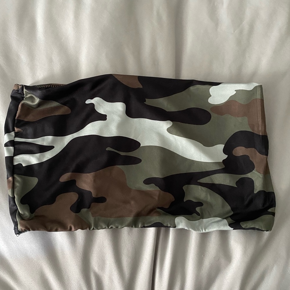Camouflage strapless  crop top